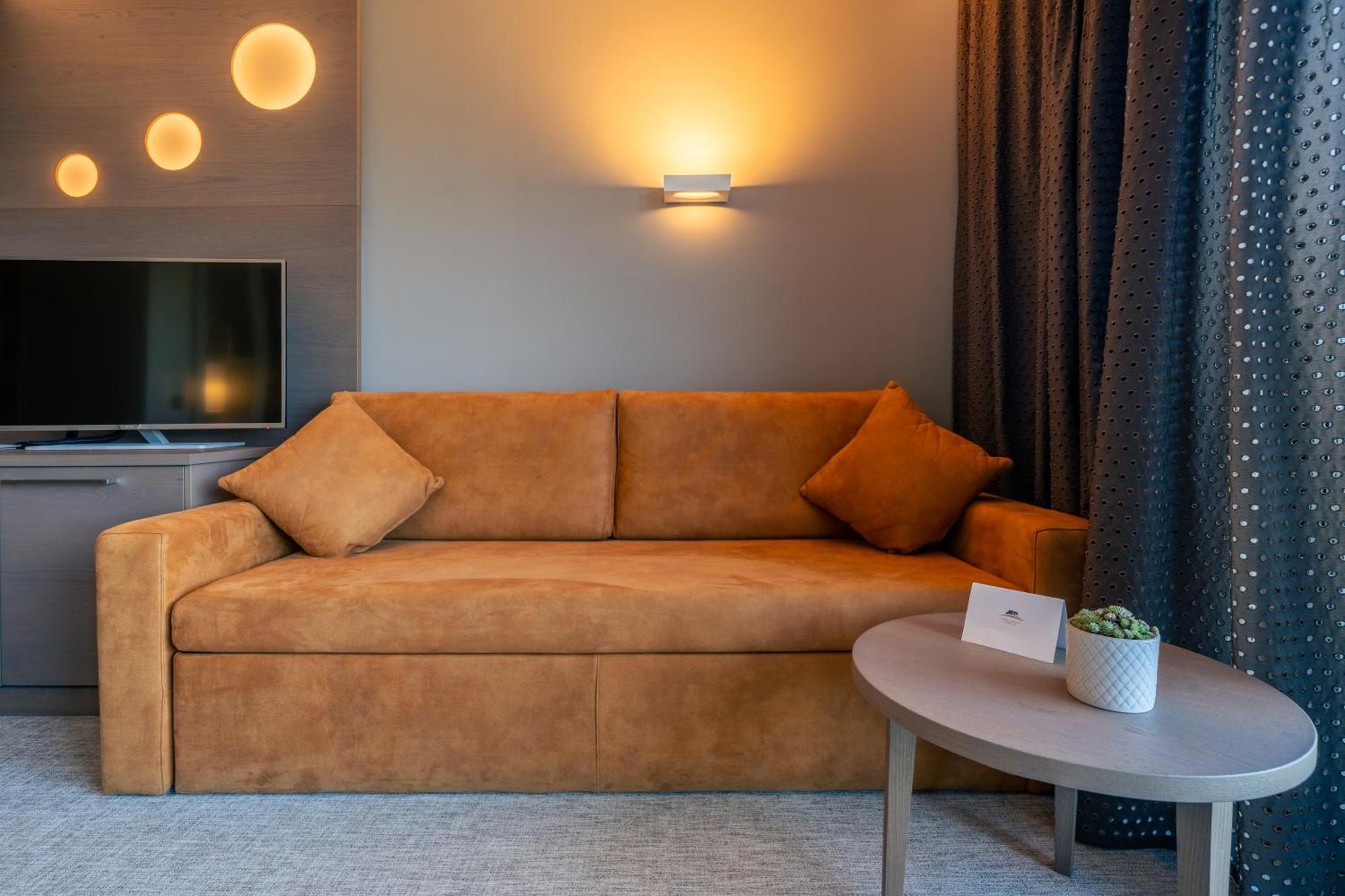 The Lodge Sporthotel - Golfclub Eppan Аппиано-Сулла-Страда-дель-Вино Экстерьер фото